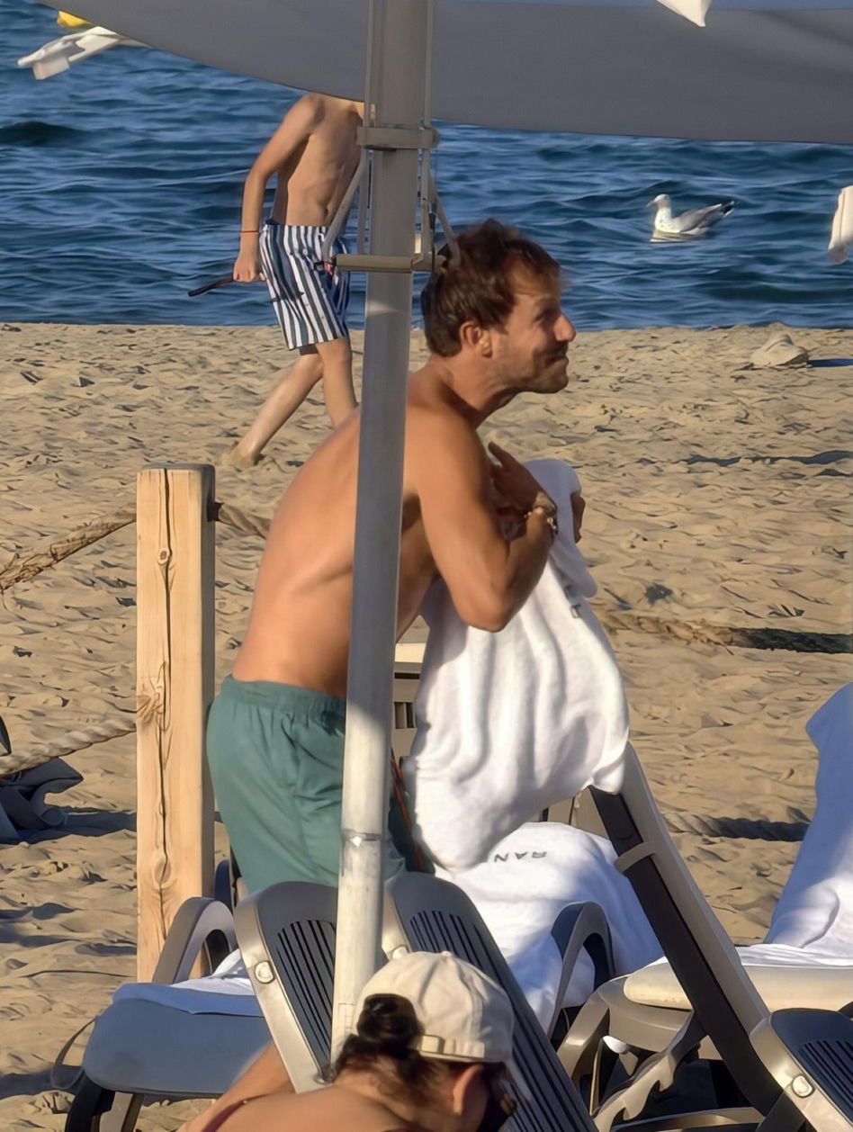 Mateusz Banasiuk na plaży w Sopocie. Tak wyglądał, gdy zrzucił koszulkę!