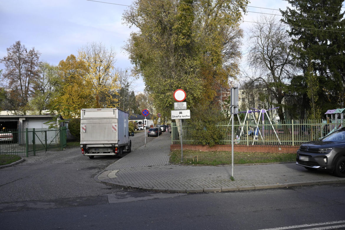 Porywacze dzieci grasują w Warszawie?! „Próbowali nakłonić 9-latka, żeby wsiadł do auta”. Rodzice przerażeni