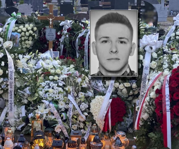 Grób utonął w kwiatach. Policjanci żegnali kolegę
