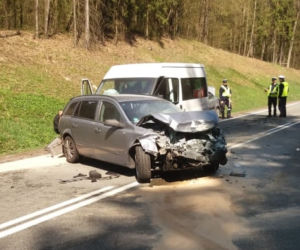 Rybniki. Wypadek na DK 8. Sześć osób trafiło do szpitala. Wśród poszkodowanych są dzieci [ZDJĘCIA]
