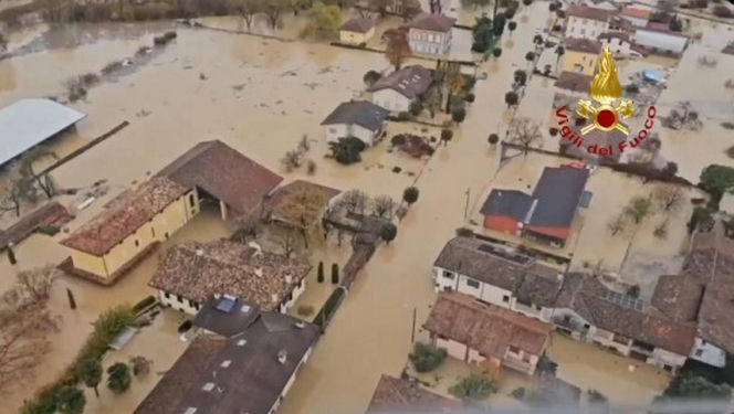 Lawina zmiażdżyła dom. 32-latek zginął, ratując kobietę