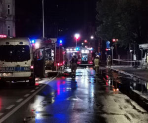Spłonęło kilkanaście boksów. Nocny pożar targowiska w centrum Katowic