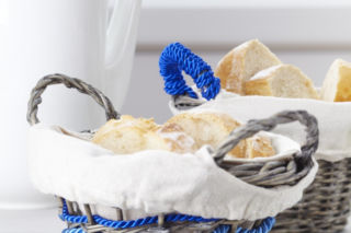 DIY: Przyjęcie w stylu marynistycznym. Jak nakryć stół i podać potrawy po marynarsku?