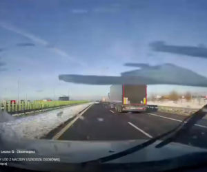 Spadający lód z tira uszkodził osobówkę! Przerażające nagranie z S5