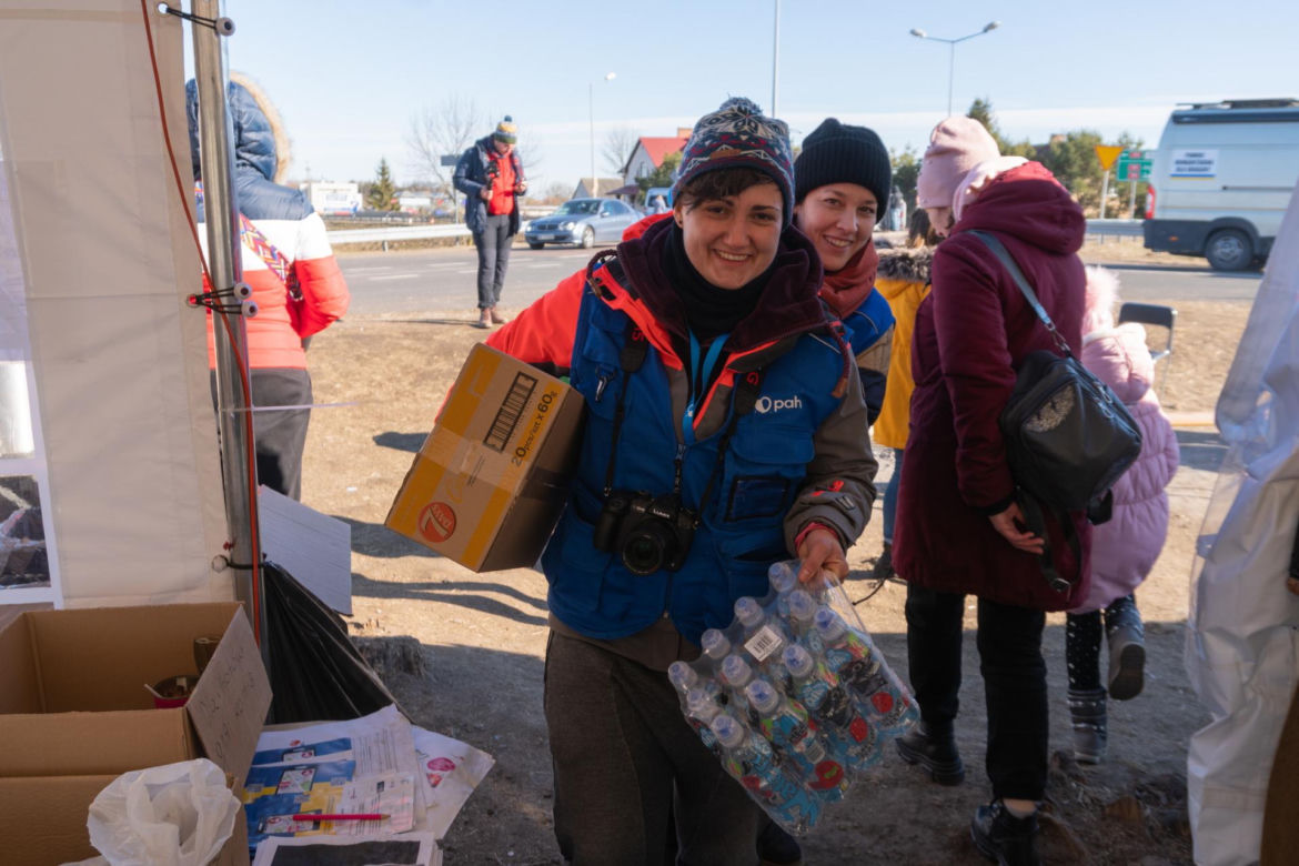 Wolontariusze i pracownicy PAH na granicy polsko-ukraińskiej