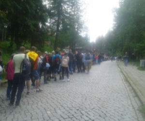 Śnieżka, Karkonosze. Szturm turystów! Nikt nie przestrzega zasad?