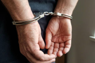 Brutalny napad w Polakach. Sprawca potrącił ekspedientkę skradzionym samochodem