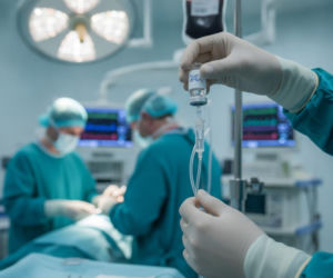 Duże operacje mogą stać się bezpieczniejsze. Tani lek zmniejsza utratę krwi bez wzrostu ryzyka