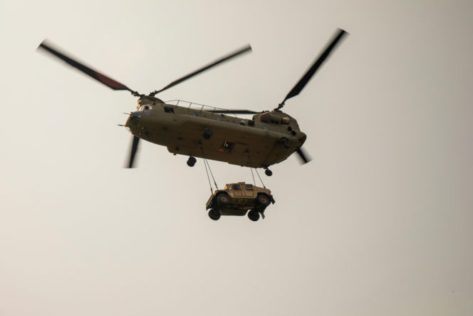 Na krawędzi klęski. Jak pilot śmigłowca Chinook uratował misję Trumpa w Wenezueli
