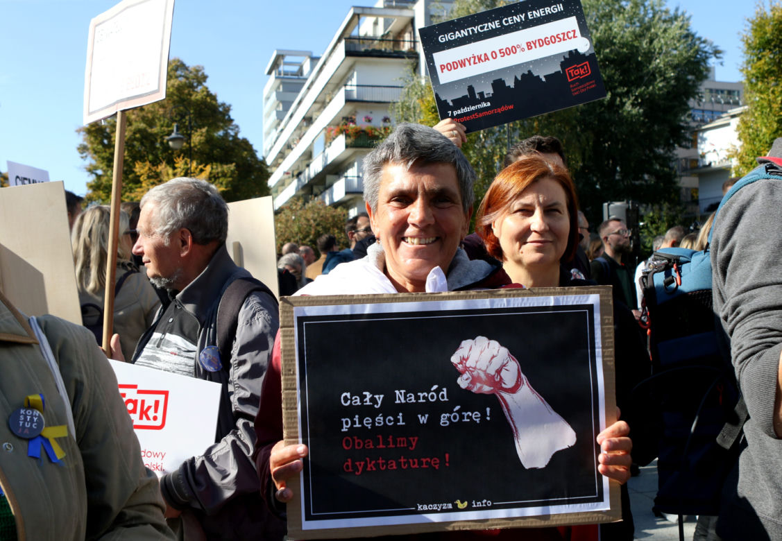 Warszawa. Samorządowcy protestowali w sprawie wysokich cen energii. „Jeśli sobie nie radzicie, oddajcie władzę!”