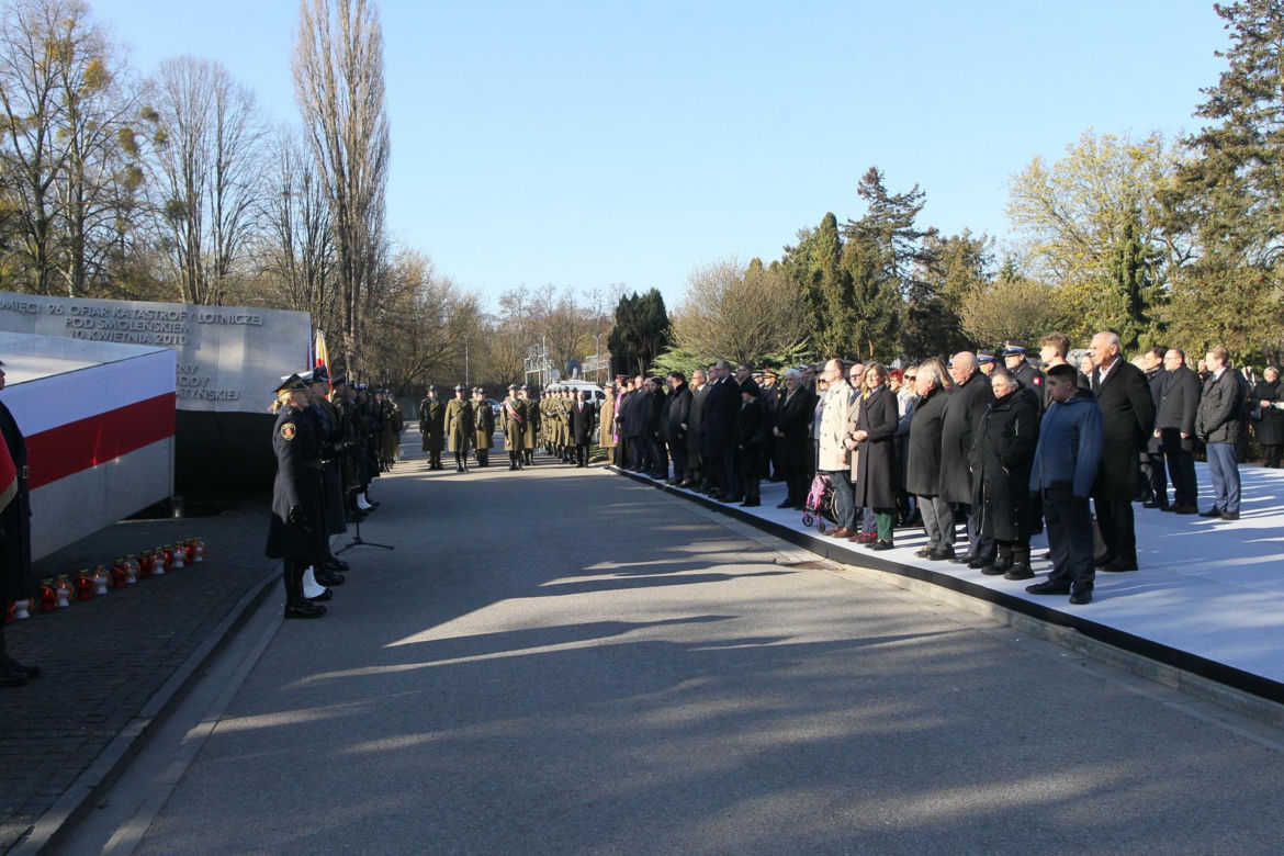 Obchody 16. rocznicy katastrofy smoleńskiej. Powązki