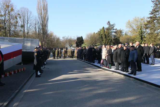 Obchody 16. rocznicy katastrofy smoleńskiej. Powązki