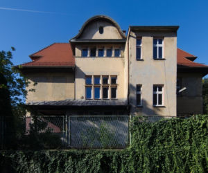 Przejęło nazwę od wchłoniętej wsi. Dzisiaj jest jednym z najważniejszych miast w województwie śląskim