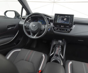 Toyota Corolla GR Sport 2.0 Hybrid Dynamic Force 184 KM e-CVT vs. Volkswagen Golf 8 1.5 eTSI 150 KM Style DSG7