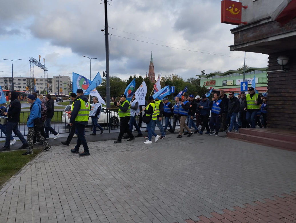 Hutnicy i koksownicy wyszli na ulice w Dąbrowie Górniczej. Apel do rządu o ratunek dla branży i tysięcy miejsc pracy
