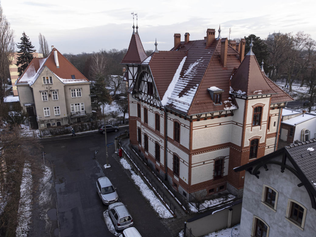 Chcesz zobacz zabytkowe dzieło? Poczekaj aż się pobrudzi!