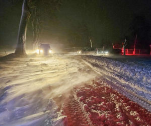 Ostróda w centrum śnieżycy. Burmistrz nocą ratował ludzi. Kierowcy nocowali w urzędzie