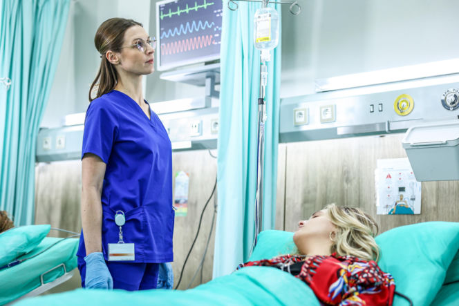 "Szpital św. Anny", odcinek 87: Strzelanina przed szpitalem! Postrzelona pielęgniarka walczy o życie