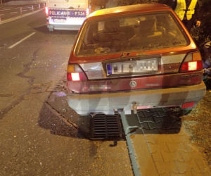 Nocny pościg ulicami Zabrza. Pijany kierowca starego volkswagena uderzył w radiowóz [ZDJĘCIA]