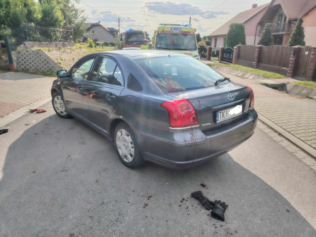 Wypadek w Osinach. Ranny motocyklista trafił do szpitala