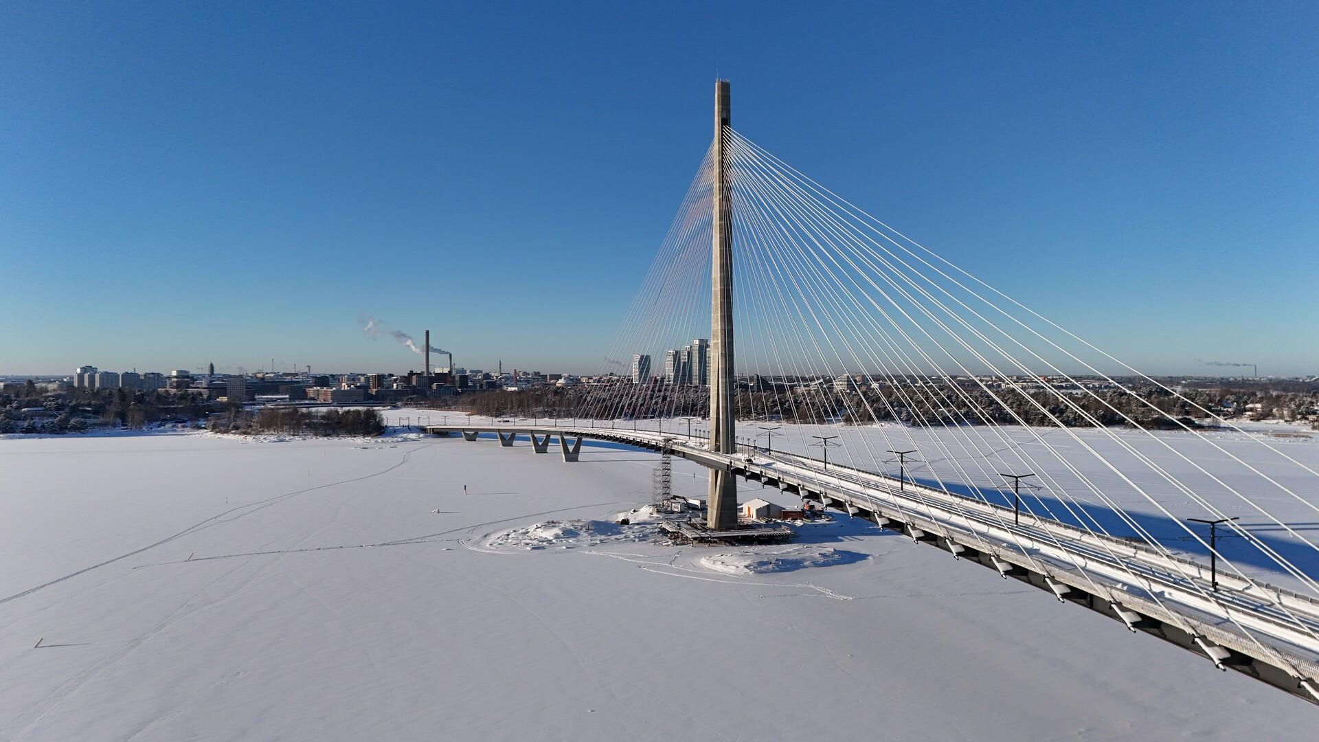 Most w Helsinkach otwarty. To nowa wizytówka miasta - most Kruunuvuorensilta