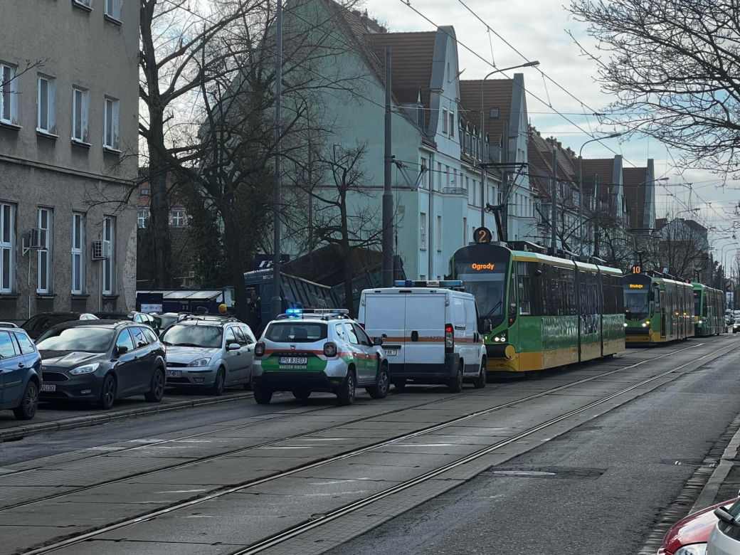 Zderzenie ciężarówki i tramwaju na ulicy 28 czerwca. Ruch tramwajowy w okolicy wstrzymany