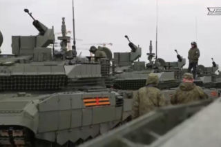 Nowe czołgi T-90M dla Rosji. Jak Moskwa adaptuje się do wojny z użyciem dronów?