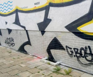Zniszczony mural na szczecińskich Pomorzanach