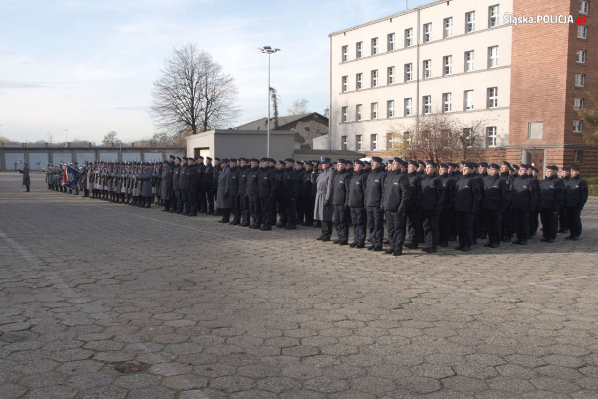 Nowi policjanci w śląskim garnizonie. Złożyli ślubowanie