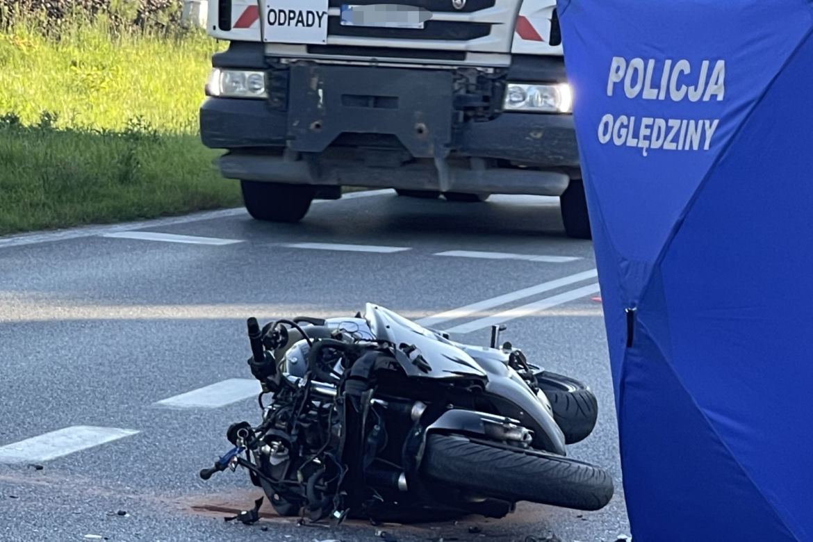 Tragiczny wypadek na warszawskich Włochach. Pomimo reanimacji motocyklista zginął na miejscu