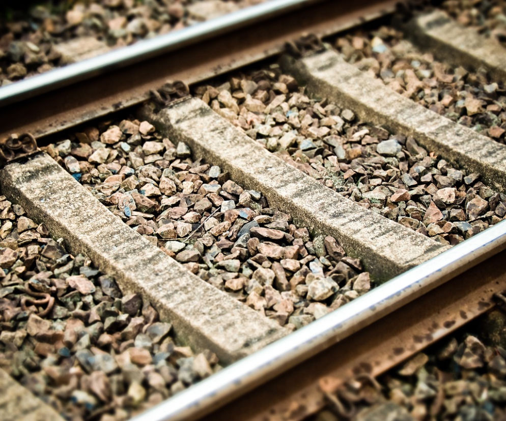Tragedia w Krakowie. Pociąg śmiertelnie potrącił 15-latka