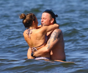 Edyta Herbuś na plaży