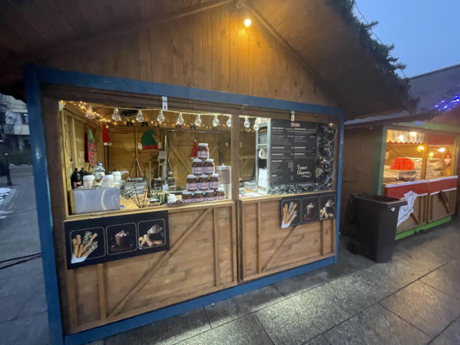 Pokémony, różowe gofry i zaskakujące różnice w cenach. Porównaliśmy łódzkie jarmarki