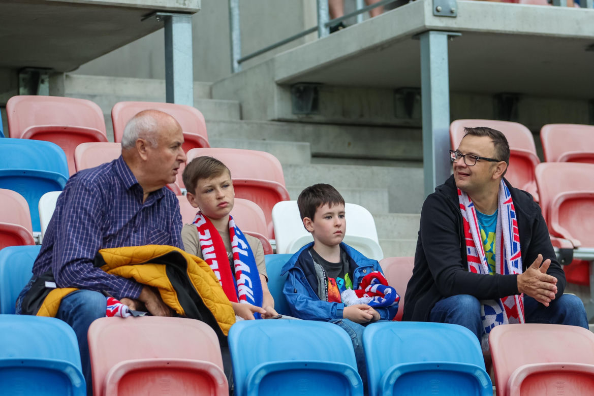 Sportowe emocje na trybunach podczas meczu Górnik Zabrze - Piast Gliwice