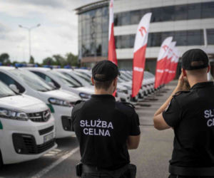 Nowe radiowozy w podlaskiej KAS. W prezencie od wielkiego koncernu [ZDJĘCIA]
