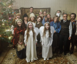 Stulecie Winnych 4: Julia (Nadia Głazińska), Ula (Sabina Bendarz), Michelle (Maria Pawłowska), Andzia (Barbara Wypych), Stanisław (Jan Wieczorkowski)