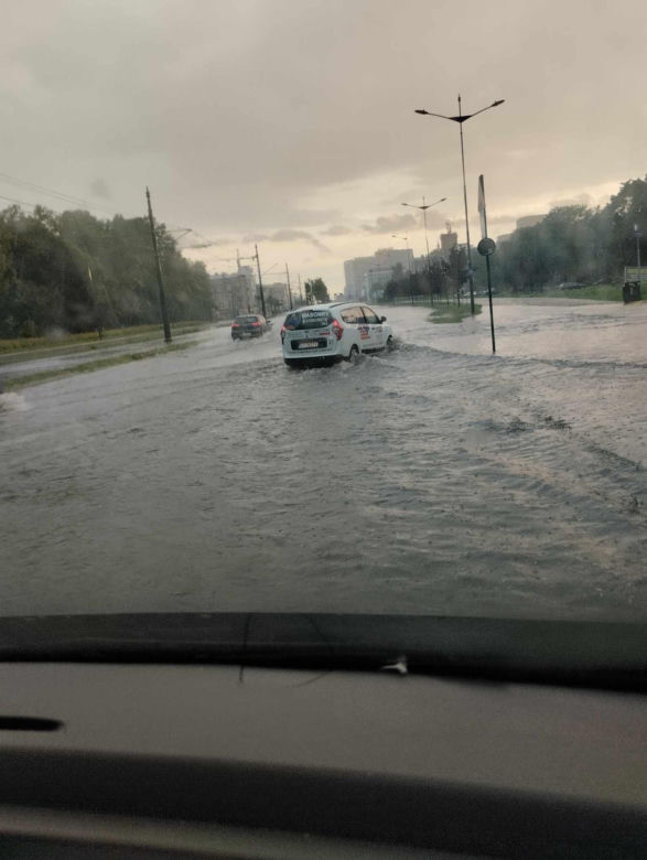  Łódź zalana po ulewie. Ulicami popłynęły strumienie wody [ZDJĘCIA]