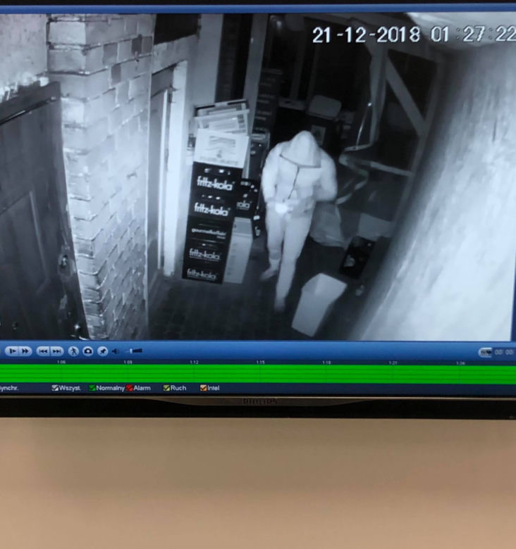 Czy to ten mężczyzna podpalił toruńską restaurację? Weranda Chełmińska opublikowała zdjęcia i nagranie z monitoringu!