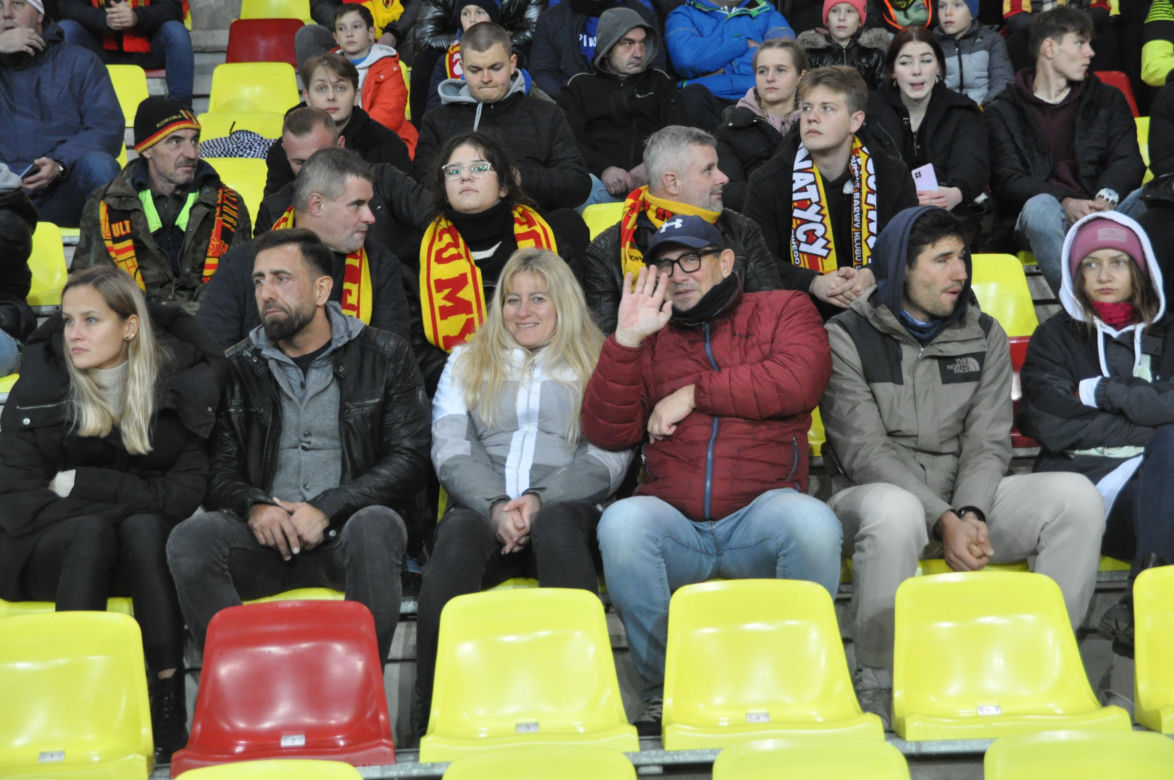 Żółto-czerwono na Suzuki Arenie! Zdjęcia kibiców na meczu Korona Kielce - Jagiellonia Białystok