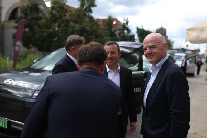 Cezary Kulesza wita Gianniego Infantino