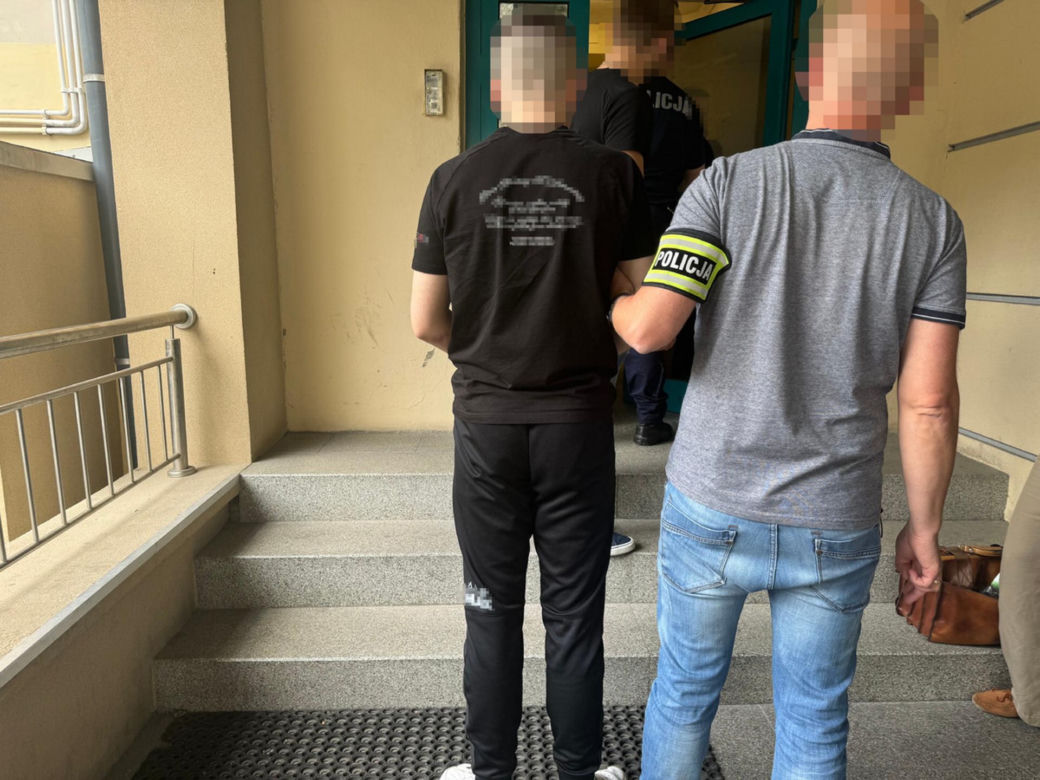 Horror na nowej kładce w Warszawie. Zatrzymano podejrzanego o postrzelenie. To 16-latek