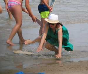 Kasia Cichopek z rodziną na plaży