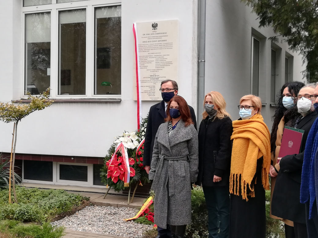 Odsłonięcie tablicy poświęconej Antoninie i Janowi Żabińskim