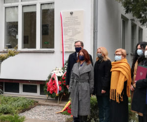 Odsłonięcie tablicy poświęconej Antoninie i Janowi Żabińskim