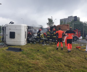 Bielsko-Biała: Straszny wypadek teraz! Ludzie zakleszczeni w aucie. Bez oznak życia