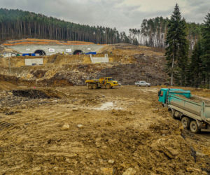 Drążenie tuneli na budowie S1 pomiędzy Milówką a Przybędzą