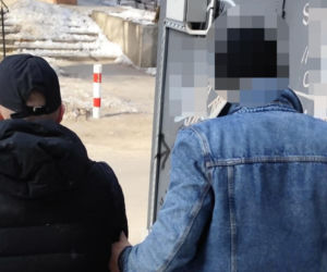 Włamał się do piwnicy, wrócił po więcej i wpadł. Zaatakował mieszkańca śrubokrętem