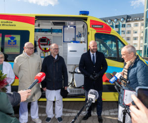 Wrocław ufundował dla szpitala. Będzie służyła do szczepienia seniorów 