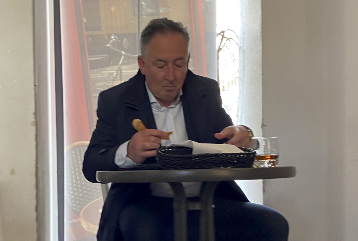Bartłomiej Sienkiewicz przyłapany