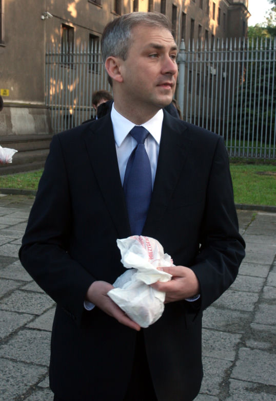 Grzegorz Napieralski jabłkami zdobywa wyborców 